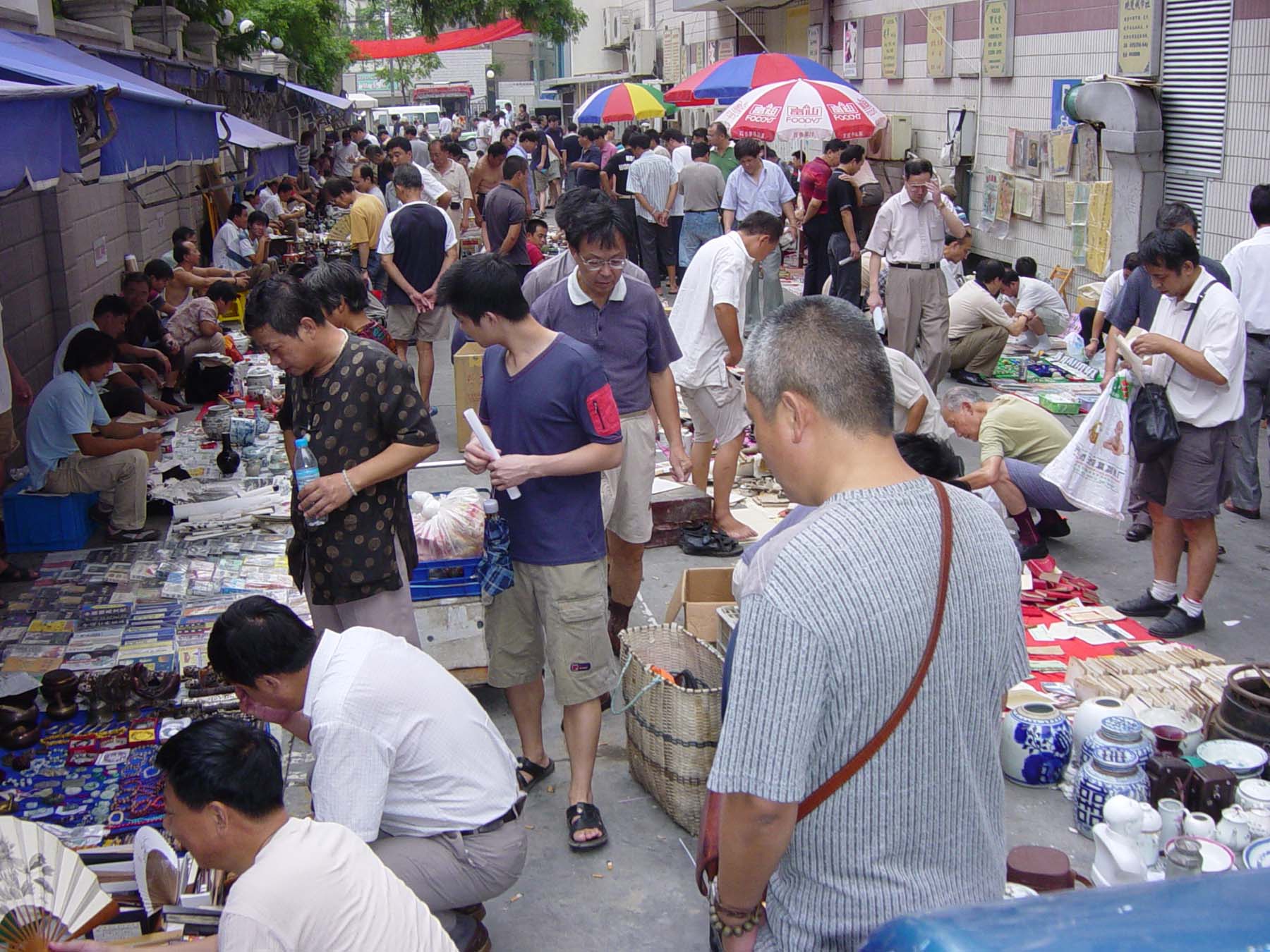 云洲周末地摊集市重新回归申城