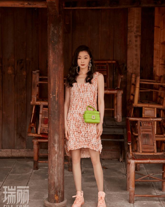 宋轶拍成都茶馆大片一颦一笑充满东方韵味