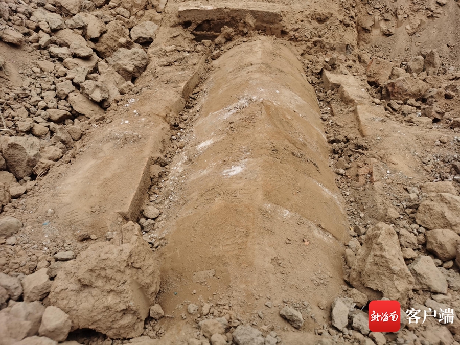 探访三亚古墓葬群：深“藏”地下一米多深  地上种着瓜菜休闲区蓝鸢梦想 - Www.slyday.coM