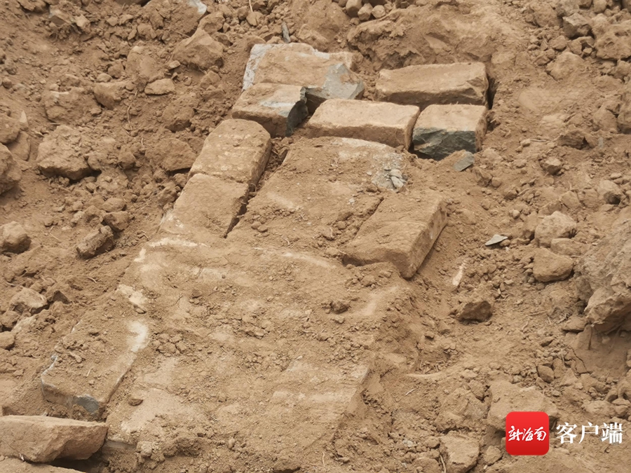 探访三亚古墓葬群：深“藏”地下一米多深  地上种着瓜菜休闲区蓝鸢梦想 - Www.slyday.coM