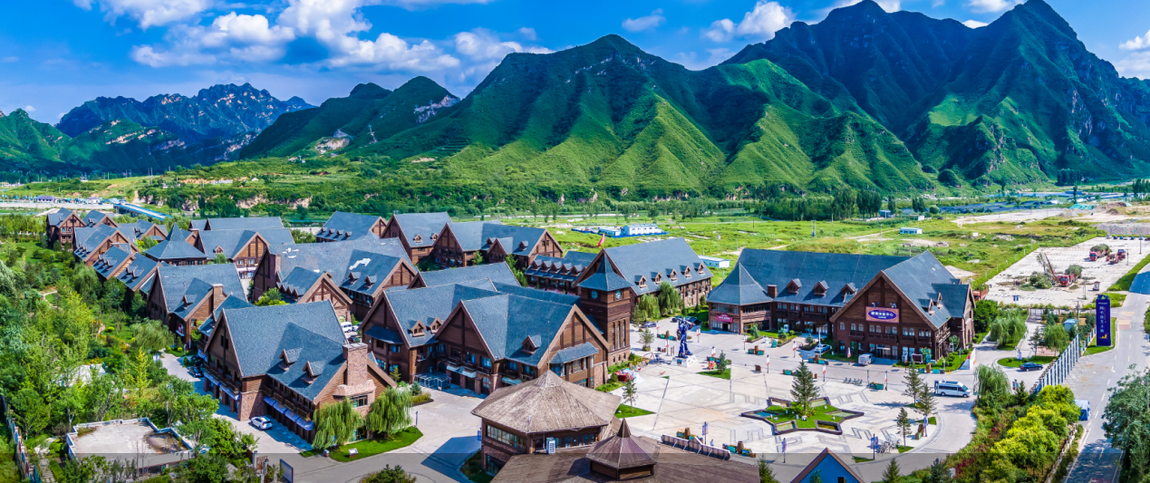 正文  如有足够的精力,就去野三坡四季童话小镇,爬山,采花,摘野果,在