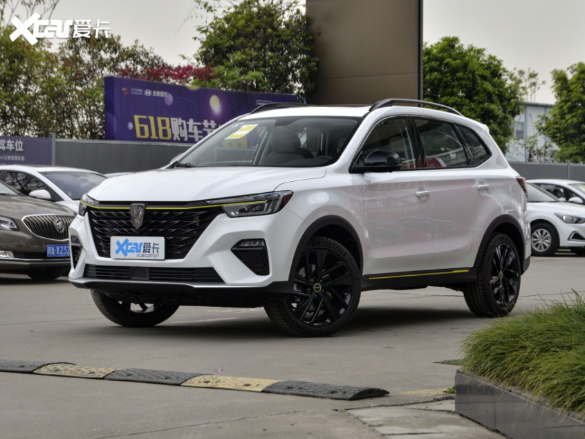 一汽奔腾t55全新车型上市 售9.89万起