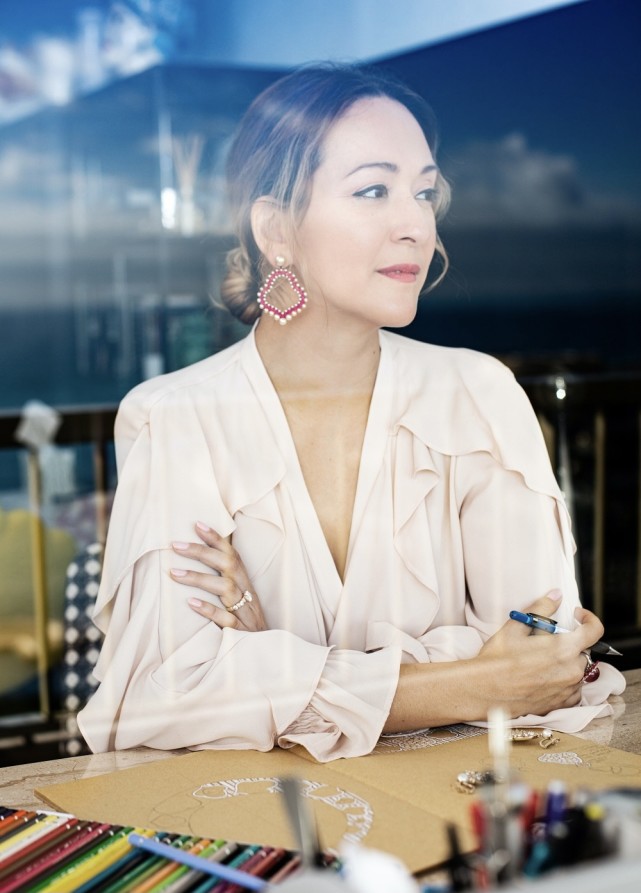 赌王何鸿燊真正长孙女何家文混血面孔像极赌王低调有气质