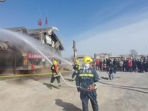 宁夏景区内，消消和紫霞仙子为消防代言休闲区蓝鸢梦想 - Www.slyday.coM