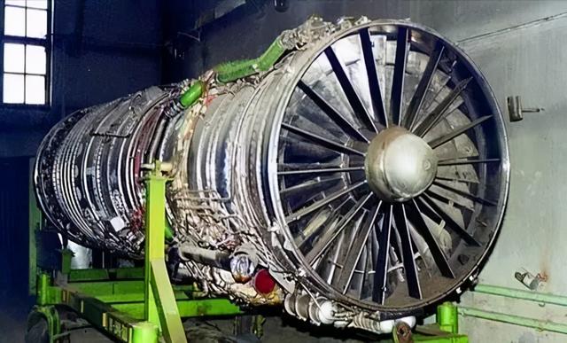 图为图-160装备的具有25吨推力的库兹涅佐夫-321发动机图-160机身长达