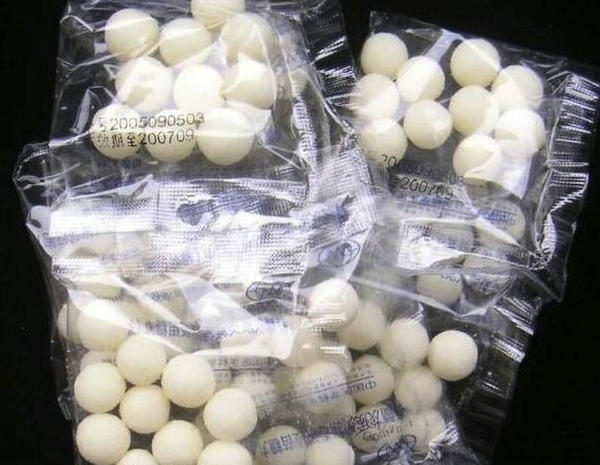 五,活疫苗类药物如小儿麻痹症糖丸,含有脊髓灰质炎减毒活疫苗,服用时