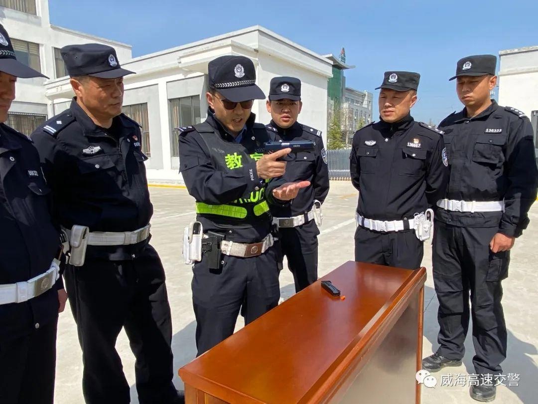 大练兵|威海高速交警规范完成公务用枪持枪证年度审验考核