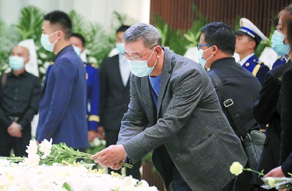 人民至上赴汤蹈火铸丰碑