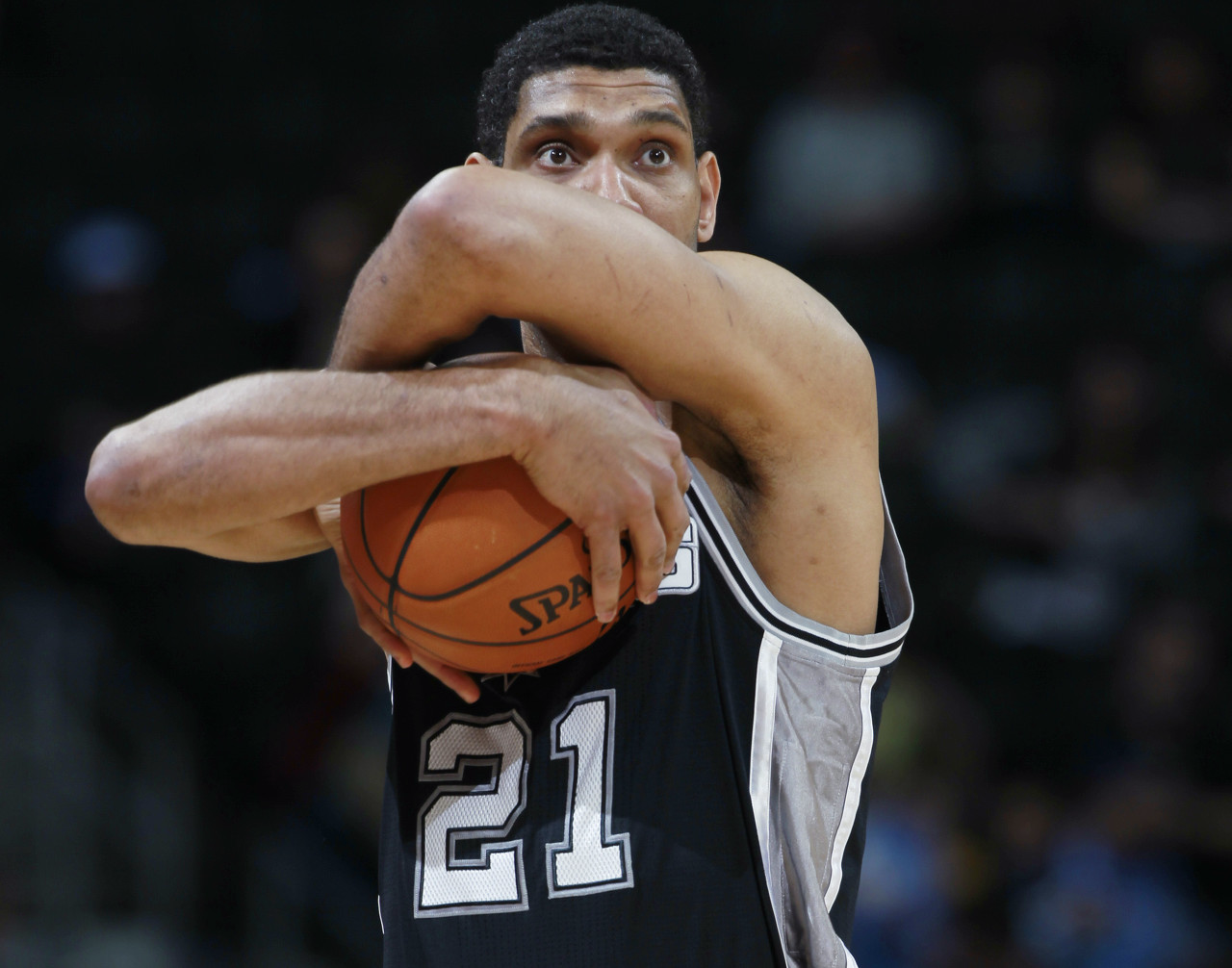 马刺官推:98年的今天邓肯当选最佳新秀 现在他正迈向名人堂