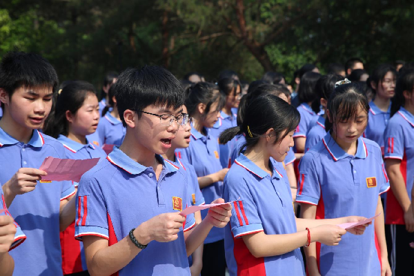 通讯员吴西卓):近日,南宁三中青山校区一行58人到田林高中开展研学