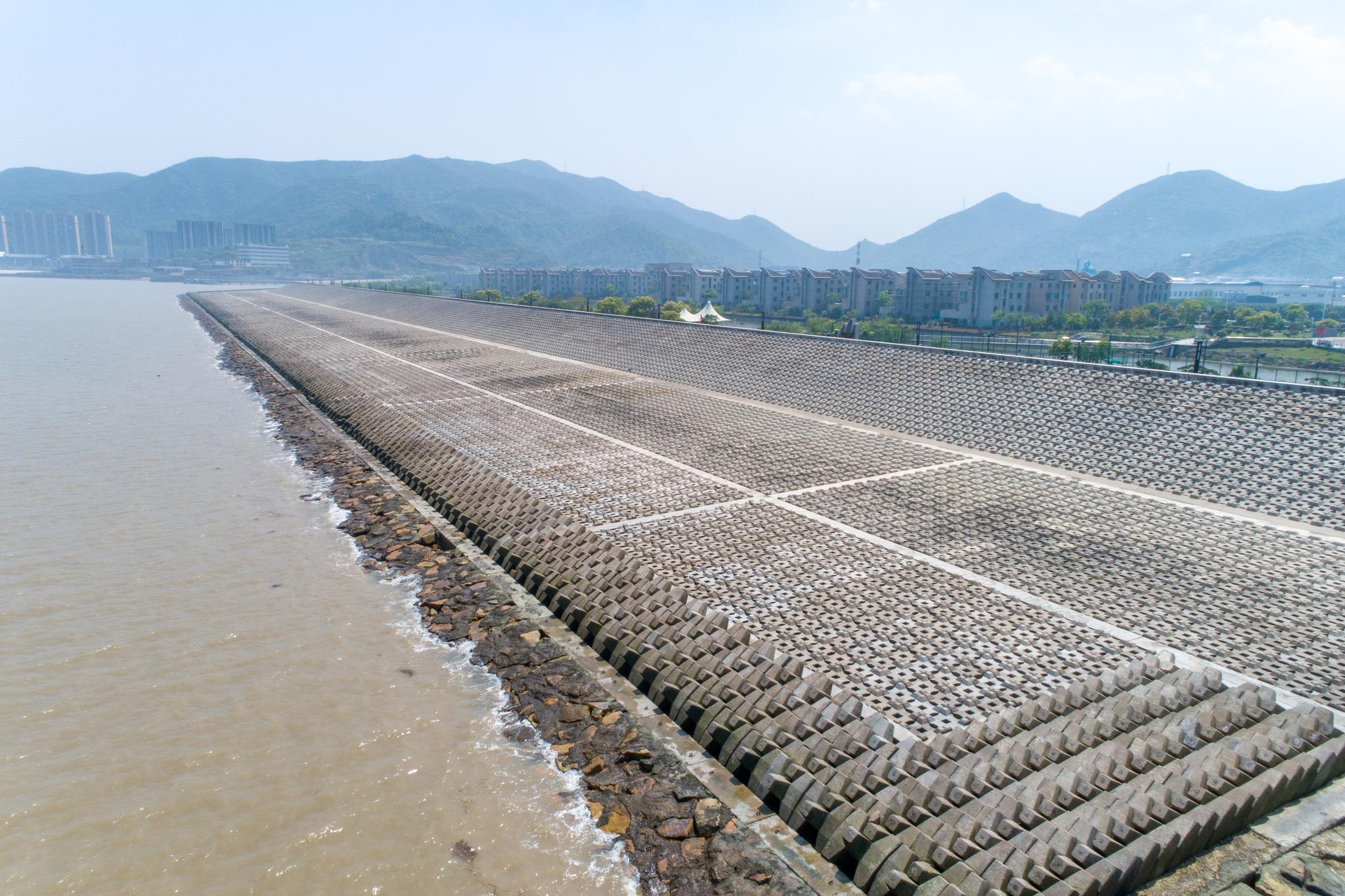 通过海塘提标建设,东塘海塘增强了防台减灾,防洪排