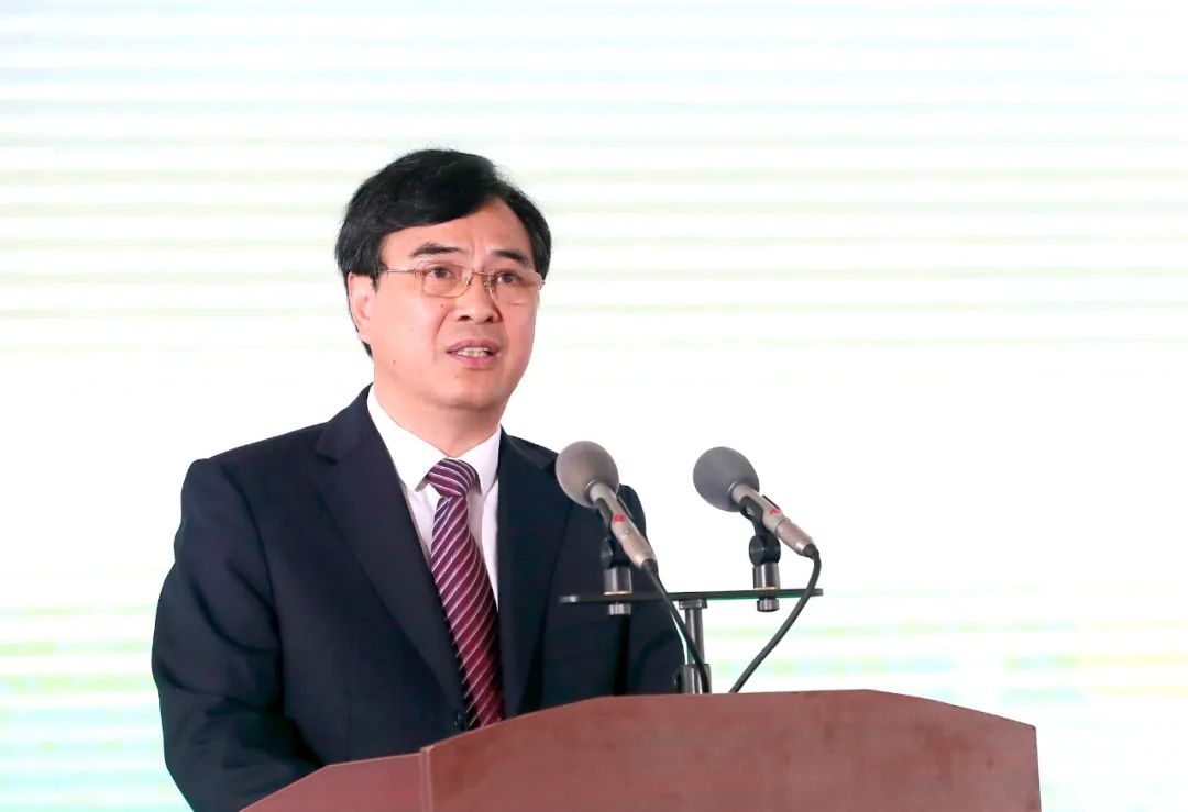 刘东生指出,八年来,家博会越办越大,越办越好,逐步走上了规模化,创新