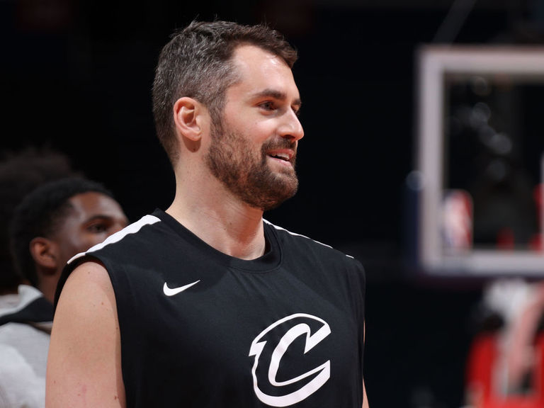 骑士前锋凯文-勒夫已经为他周二与猛龙之战在球场上发脾气的行为做出