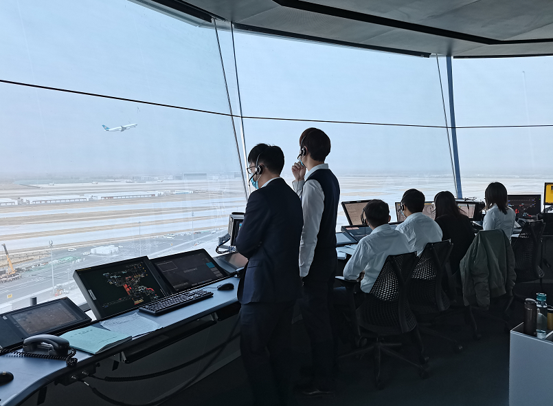 今年"五一",首都机场大兴机场计划进出港航班8950架次|塔台_新浪新闻