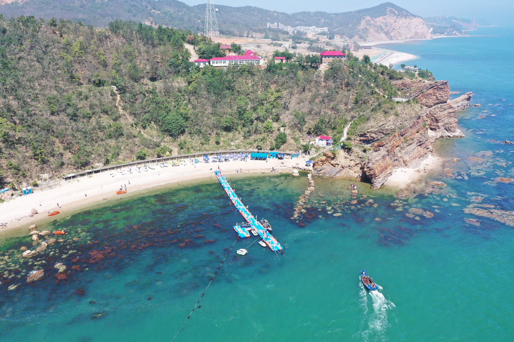 蓬莱长岛,也称庙岛群岛,是山东省烟台市蓬莱区北部(原长岛县)所辖32个