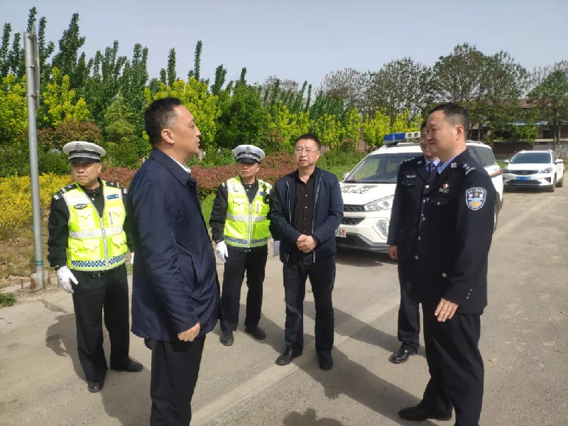 大荔县县委常委,常务副县长卢高昌检查我县危险路段治理情况