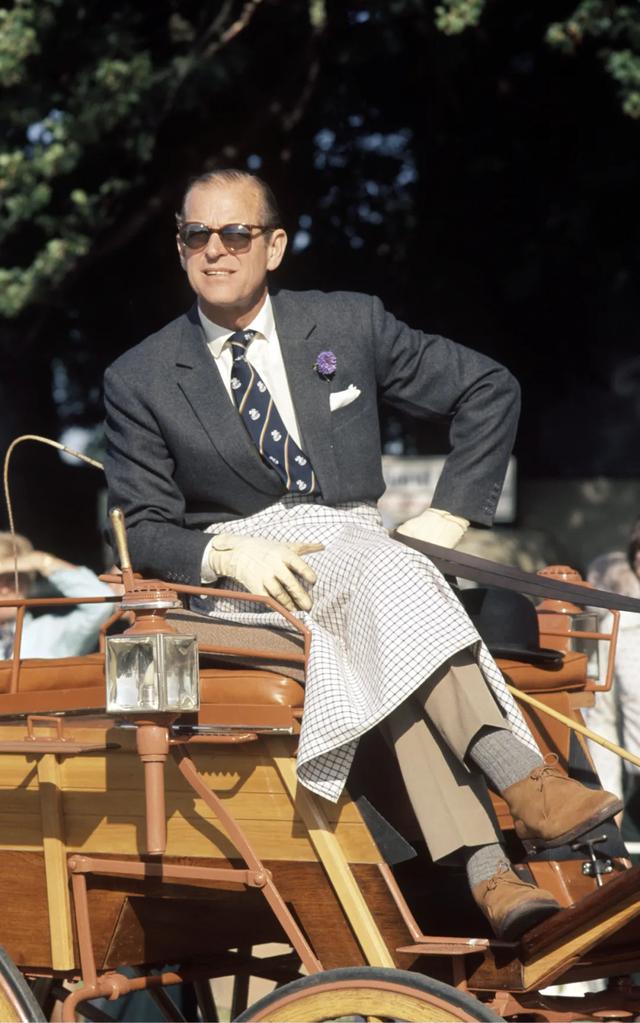 除了温莎公爵,英国王室穿衣服最帅的男人:菲利普亲王__财经头条