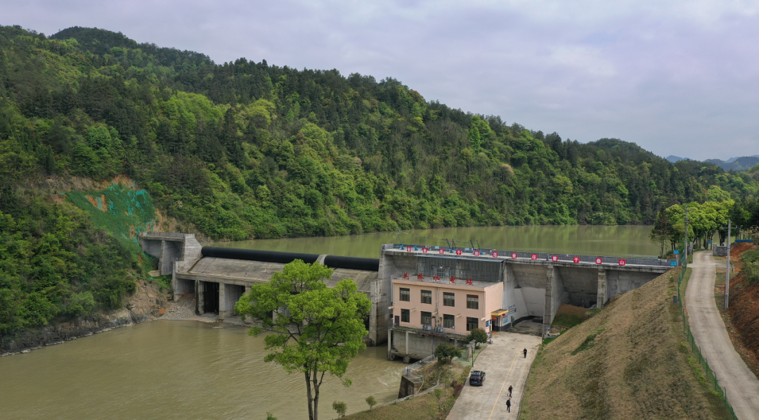 花桥水电站 苏南/摄"通过清理整改,我的小水电站管理规范了!