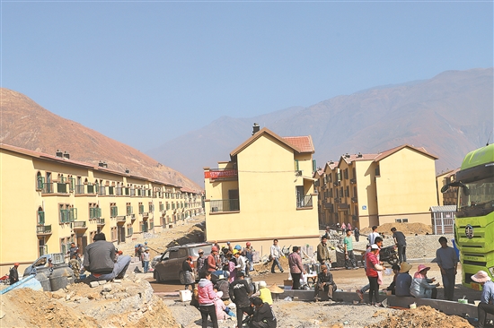 金沙水拍幸福来记白鹤滩水电站东川区格勒村移民搬迁工作