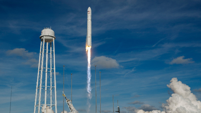太空游客已抵达俄罗斯 计划今年底乘俄飞船升空休闲区蓝鸢梦想 - Www.slyday.coM