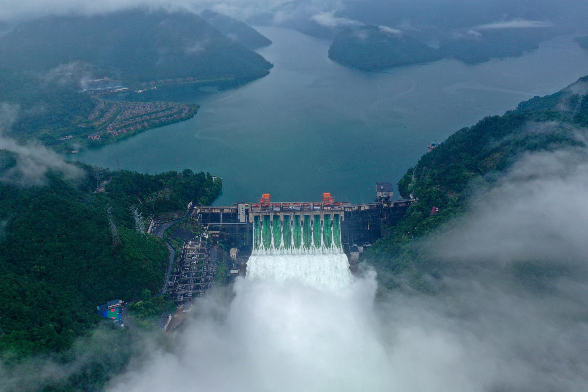 我河我的家乡丨新安江水电站九孔泄洪