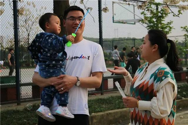 月入7万仍辞职！90后小伙带着妻子和2岁女儿一起重上大学休闲区蓝鸢梦想 - Www.slyday.coM