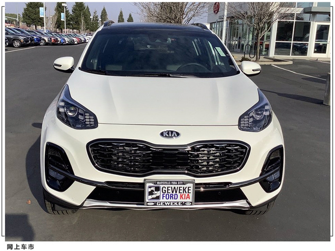 起亚全新狮跑实拍图片!搭2.0t引擎 贯穿式尾灯,配熏黑外观套件