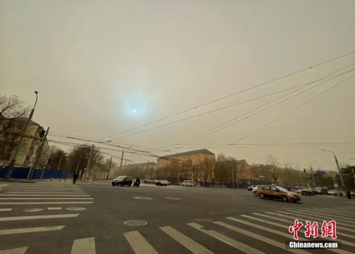 资料图:北京地区出现大风和沙尘天气。中新网记者 李霈韵 摄