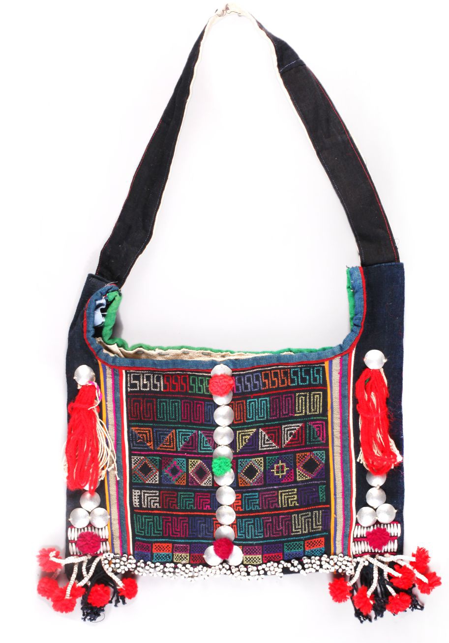 饰植物珠绣花挎包錾花银马坠鱼项链鱼铃坠银挂链哈尼族绣花图案样本