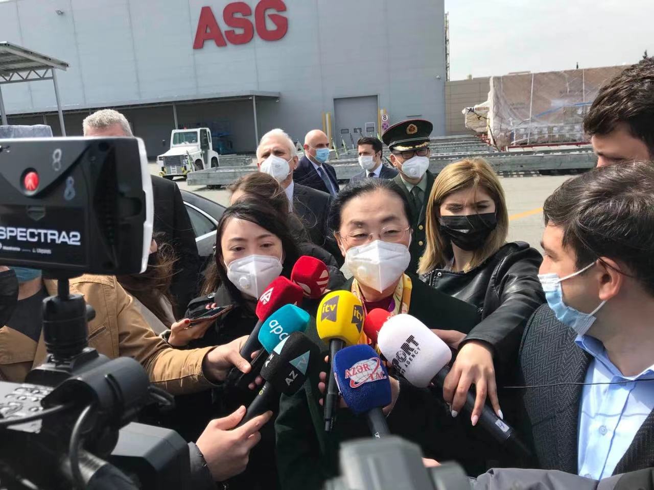 阿塞拜疆首批自华采购中国疫苗运抵首都巴库