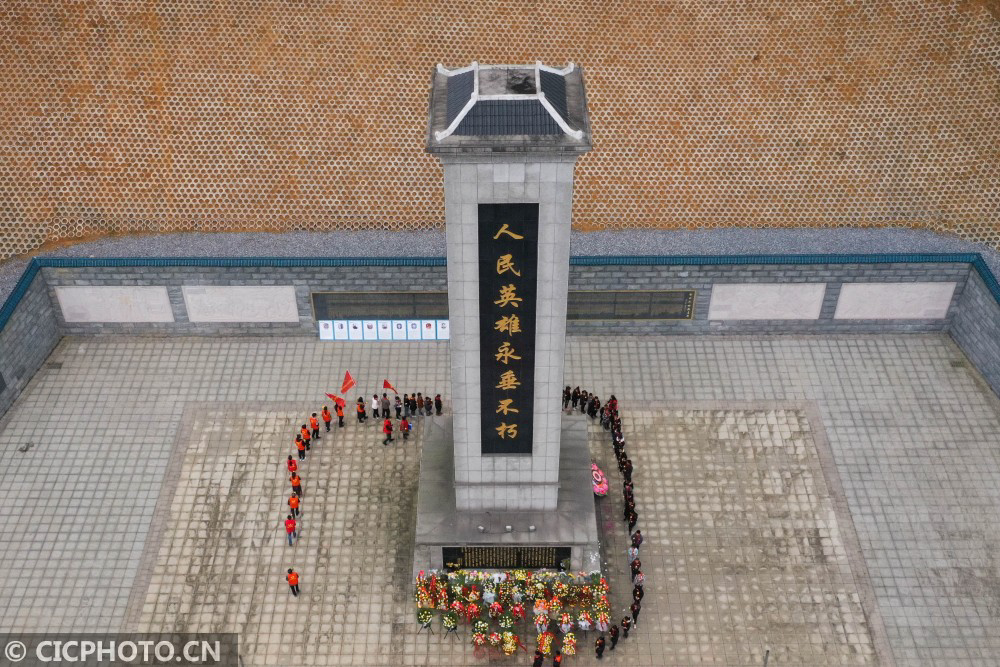 2021年4月2日,在重庆市酉阳土家族苗族自治县赵世炎烈士纪念馆,学生