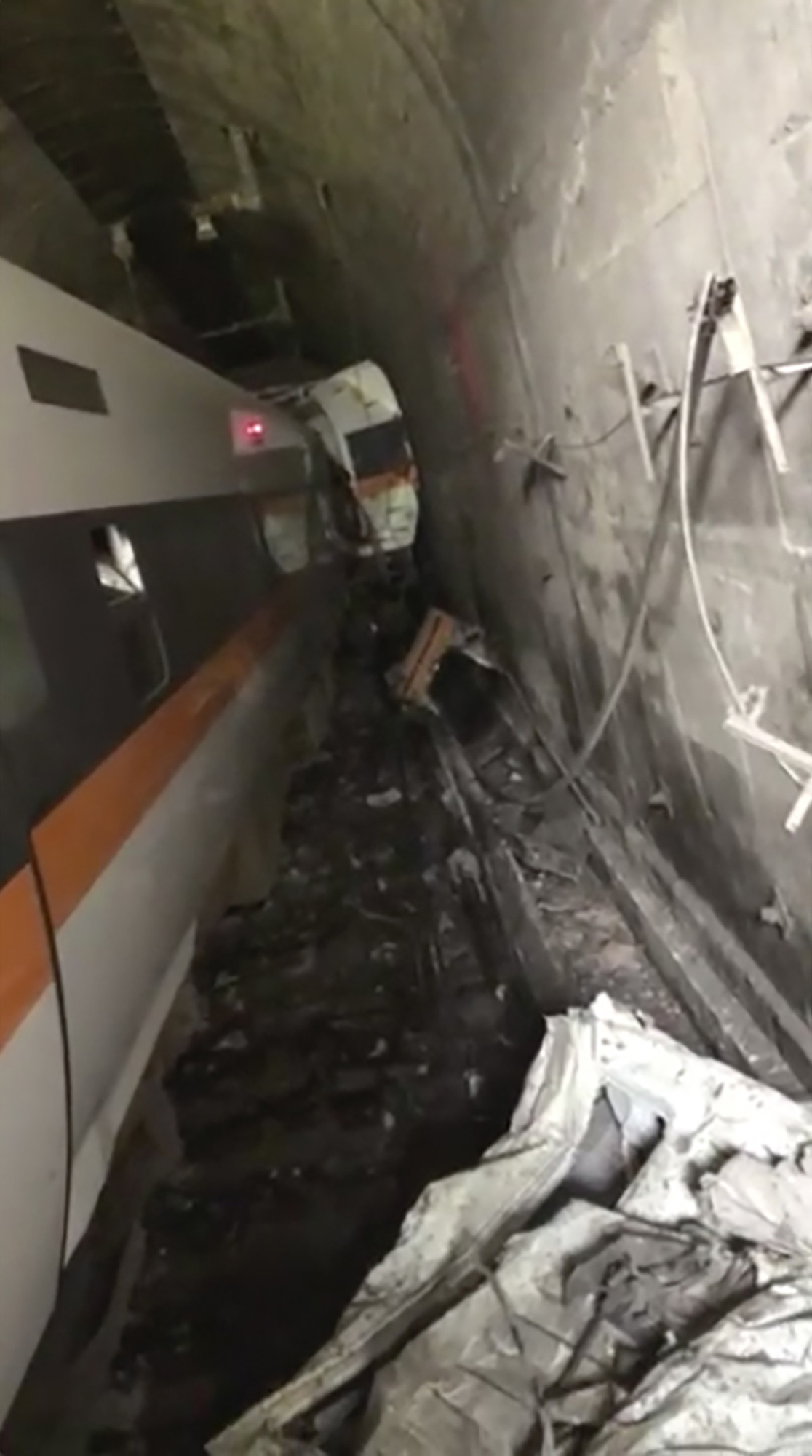 多图直击台铁太鲁阁号撞击工程车出轨已致37人无生命迹象