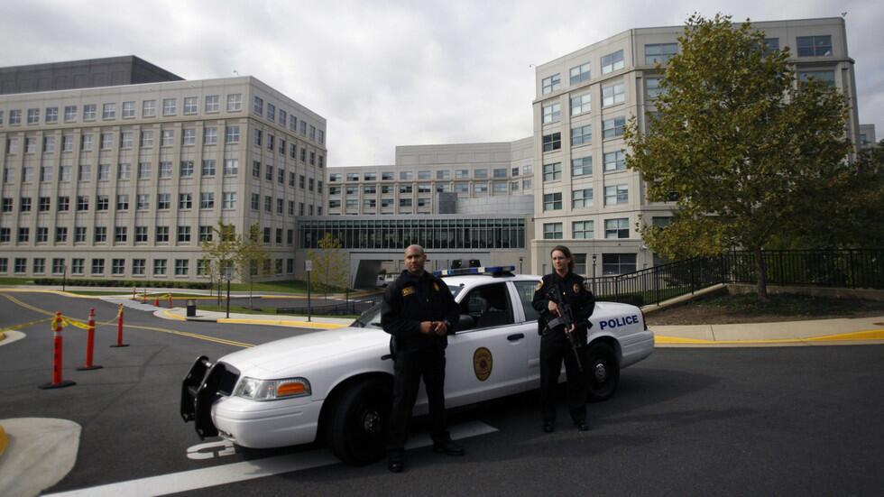 醉酒男子误闯美国国家反恐中心,被警察拦住后说"想租个房间".