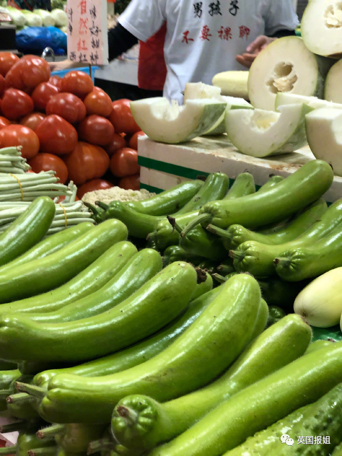 笑爆！警犬出卖色相，送鸡蛋…中国警察为了你不被骗有多拼！休闲区蓝鸢梦想 - Www.slyday.coM