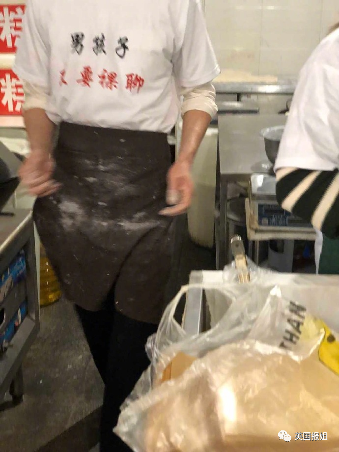 笑爆！警犬出卖色相，送鸡蛋…中国警察为了你不被骗有多拼！休闲区蓝鸢梦想 - Www.slyday.coM