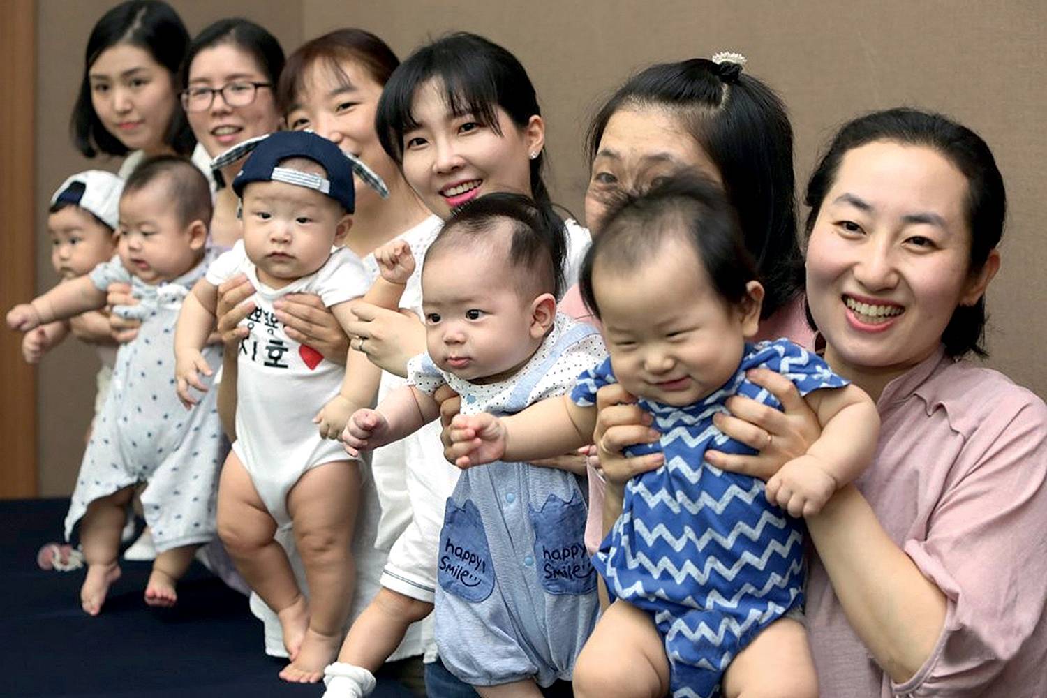 韩国政府奖励鼓励生育孩子