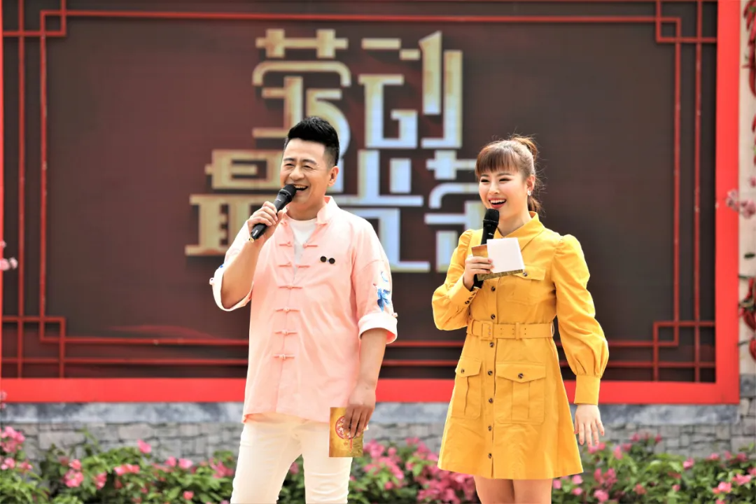 主持人小毕哥,付玉龙 ,小白鹭,观察员于月仙,郭金杰,通过现场连线的