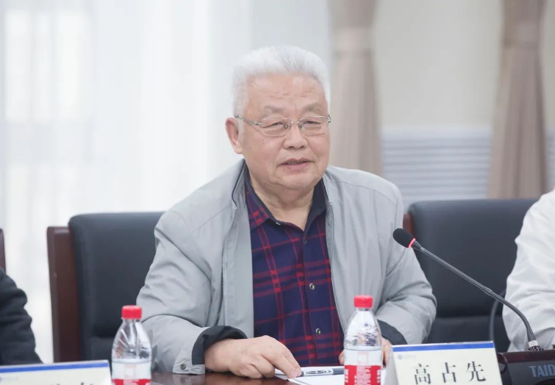 "大连市特等劳动模范,中国科学院院士程耿东听听