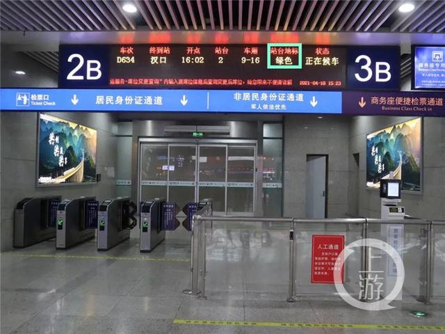 较短,为方便旅客有序乘车,车站通常会在列车到站前提前为旅客检票进站