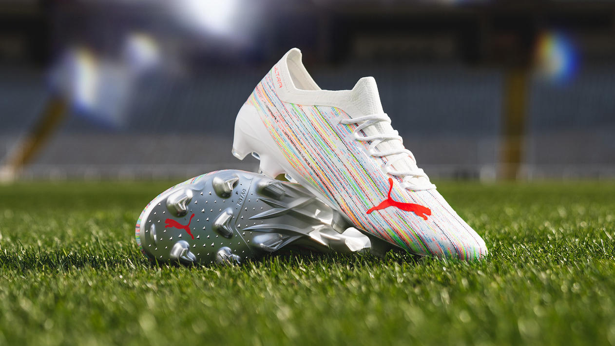 轻量化的peba speedunit超轻纤维大底灵感来源于puma田径钉鞋的外底.