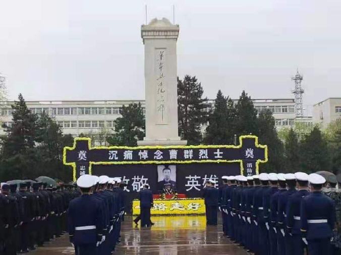 河北宣化最高礼仪迎接消防员烈士曹群骨灰回家