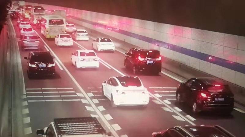 g40长江隧道(市交通委指挥中心供图)