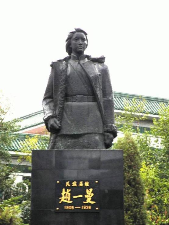 大难临之而不惊刀俎加身而不惧这是悬崖之上中的英雄往事