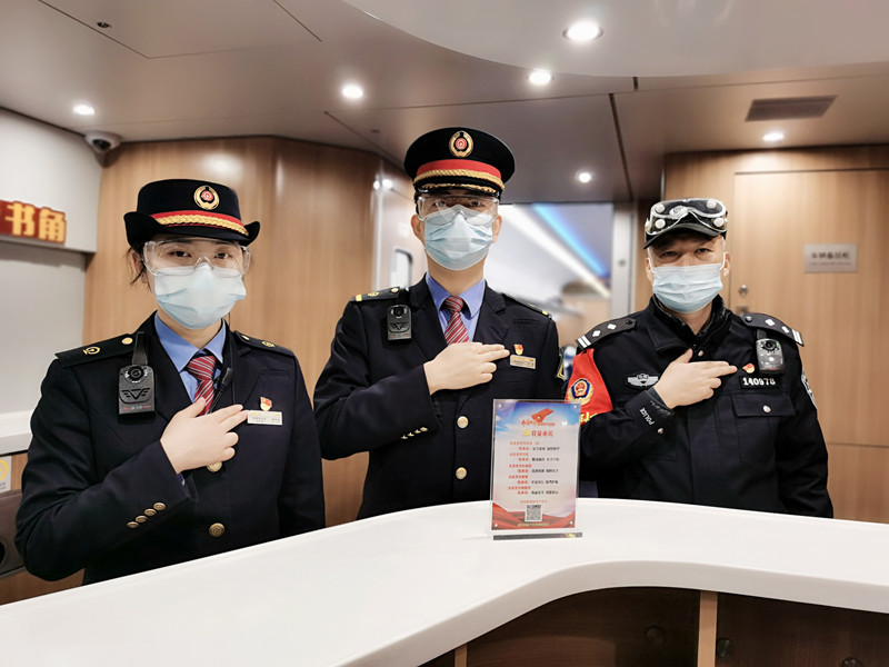 列车工作人员(受访单位供图)