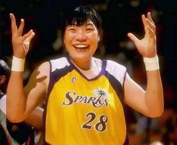 郑海霞加盟WNBA。