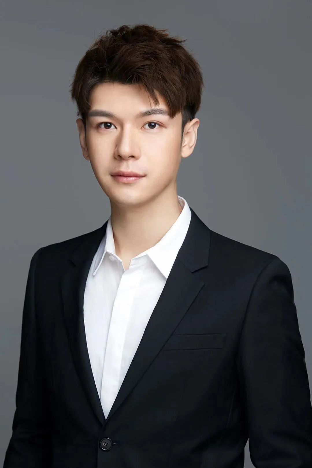 为了待在平均年龄29岁的互联网公司,他去做了「医美」