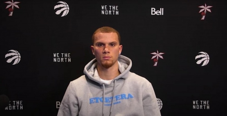 谈到进入nba后的调整,弗林说道:"在大学的时候,我持球的机会更多.