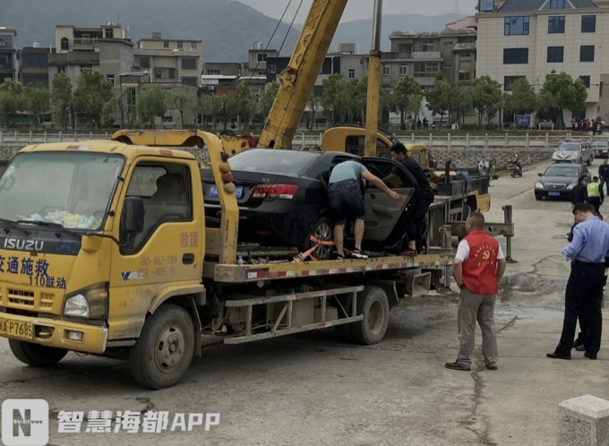 落水小车已被吊起