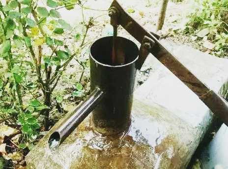 念念不忘我家压水井