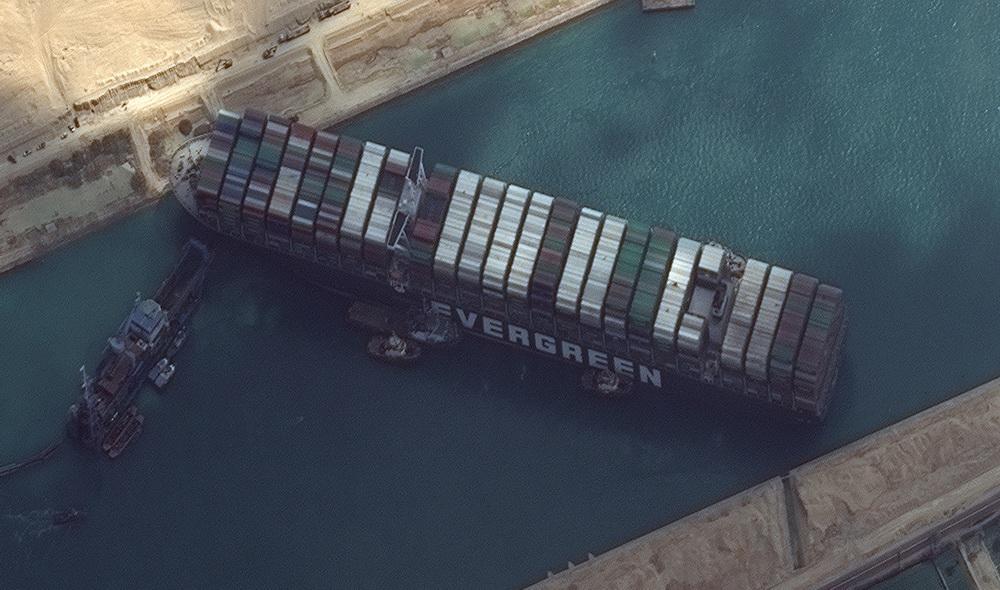 苏伊士运河仍有61艘船“排队”，有望4月3日全部通过